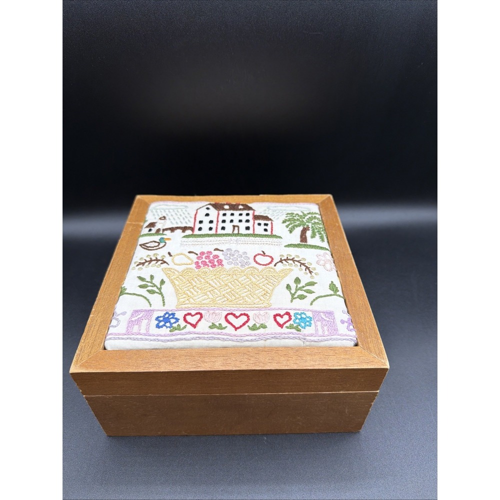 VTG Wooden Keepsake Box Needlepoint Insert  6 3/4" Wide 3 1/4" Tall